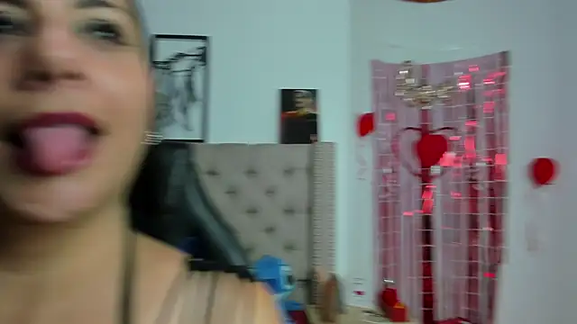 Snapshot of AngeleRoux chatting on March 2025 01:02:02 AM AngeleRoux online show from March 2025 01:02:02 AM