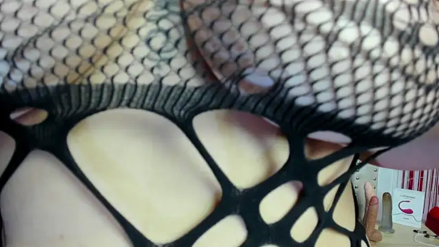 Snapshot of AngeleRoux chatting on March 2025 04:07:02 AM AngeleRoux online show from March 2025 04:07:02 AM