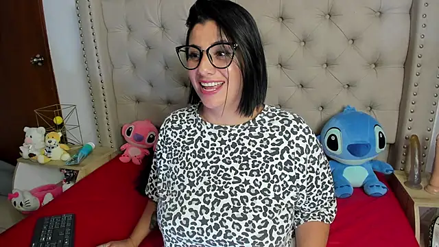 Snapshot of AngeleRoux chatting on March 2025 04:28:02 AM AngeleRoux online show from March 2025 04:28:02 AM