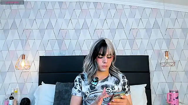 JustinePerry online show from November 2025 03:40:01 AM