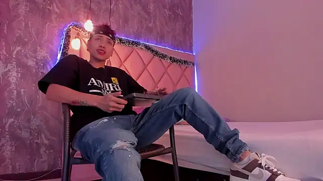 megan 100 online show from December 2024 07:05:02 PM