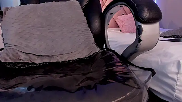 megan 100 online show from January 2025 01:01:01 AM