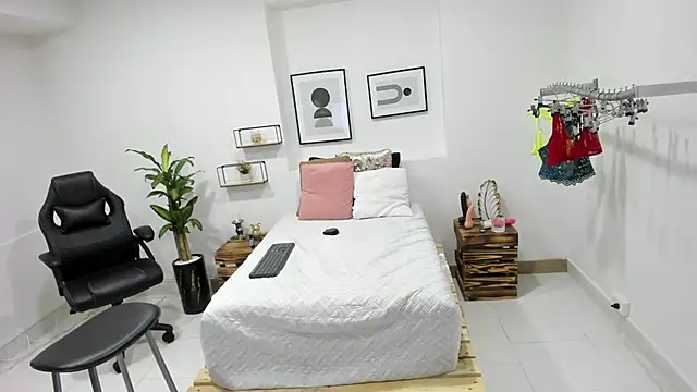 afrodita martinez online show from January 2025 10:24:01 PM