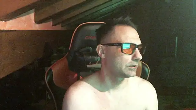 Snapshot of 6996horus chatting on October 2025 01:47:02 AM 6996horus online show from October 2025 01:47:02 AM