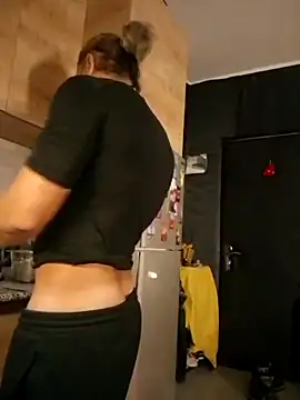 Snapshot of Lovely_milk chatting on January 2025 02:19:01 PM Lovely milk online show from January 2025 02:19:01 PM