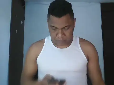 latinblack01 online show from November 2025 02:50:02 PM