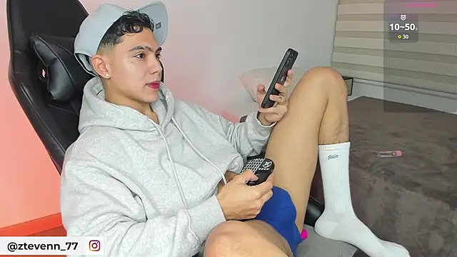 Snapshot of Stevenn_77 chatting on October 2025 01:47:01 AM Stevenn 77 online show from October 2025 01:47:01 AM