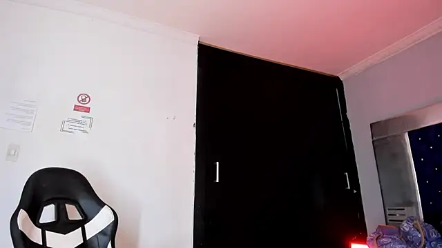 Snapshot of La_Perversa69 chatting on November 2025 07:13:02 PM La Perversa69 online show from November 2025 07:13:02 PM