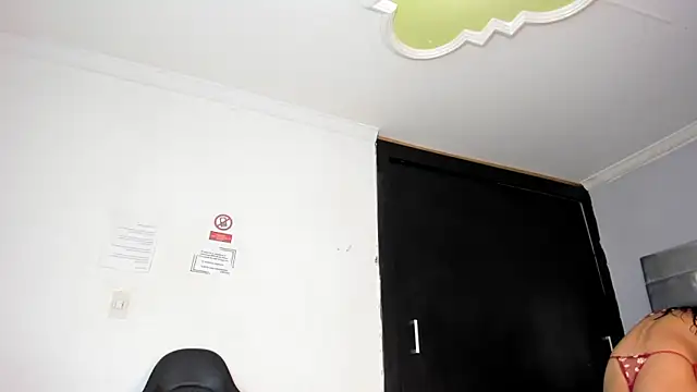 Snapshot of La_Perversa69 chatting on November 2025 07:02:02 PM La Perversa69 online show from November 2025 07:02:02 PM