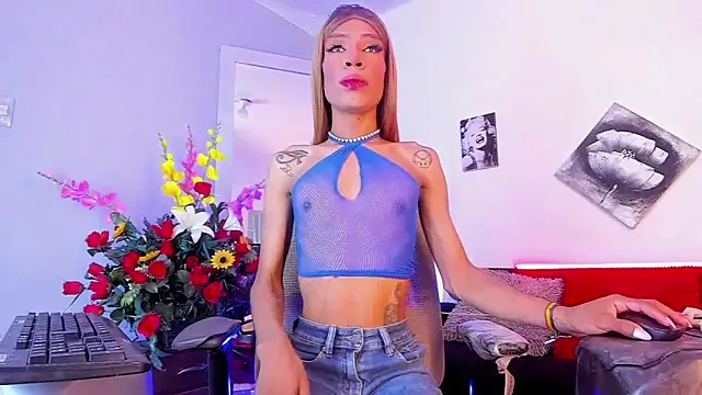 Snapshot of La_Perversa69 chatting on February 2026 02:02:01 PM La Perversa69 online show from February 2026 02:02:01 PM