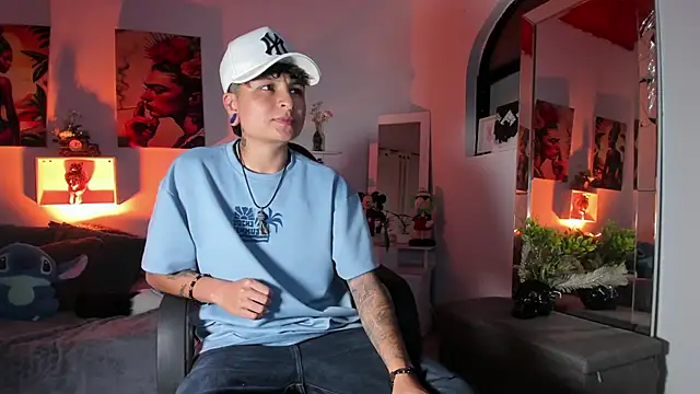 ZuryRamirez  online show from November 2025 08:33:02 PM