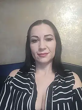FireLily332 online show from January 2025 04:41:01 PM