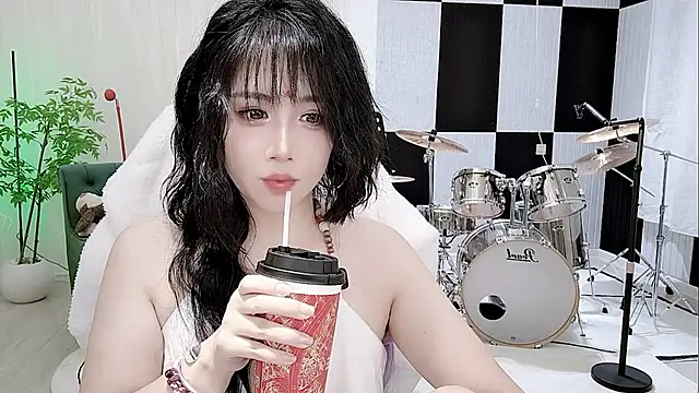 Vaness-a online show from October 2025 05:54:01 PM