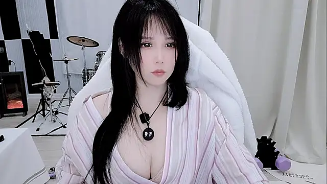 Vaness-a online show from April 2026 05:52:02 PM