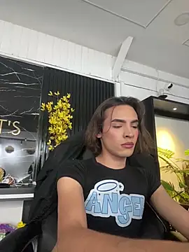 miss Ari online show from March 2025 08:32:02 PM