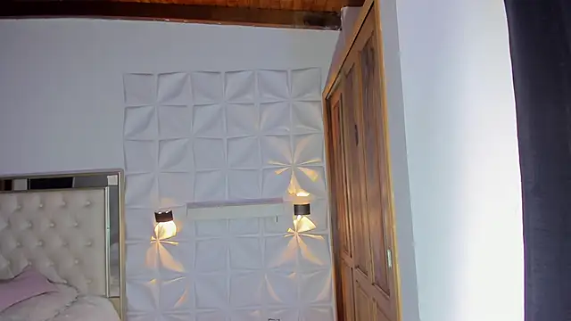 miss Ari online show from November 2025 07:29:01 PM