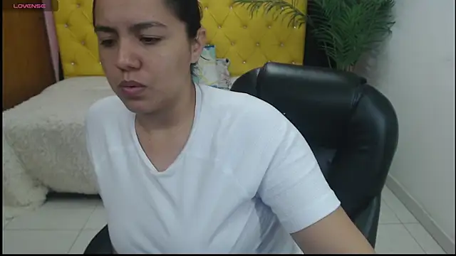 candiapole online show from December 2024 12:55:01 PM