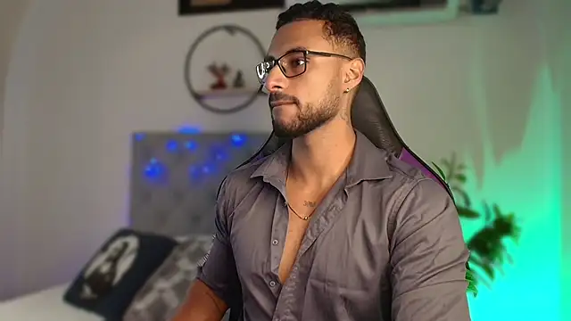 LiamGarcia1 online show from December 2024 12:33:02 PM