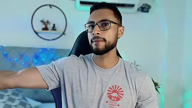 LiamGarcia1 online show from December 2024 12:27:01 PM