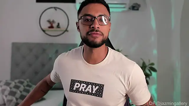 LiamGarcia1 online show from December 2024 12:45:01 PM