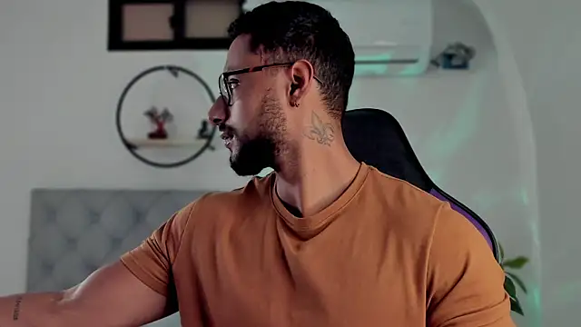 LiamGarcia1 online show from January 2025 12:24:01 PM