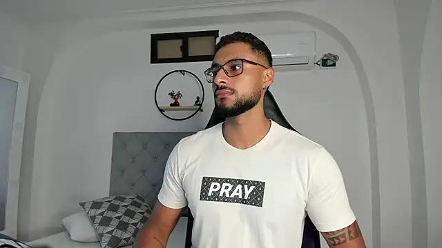 LiamGarcia1 online show from January 2025 12:37:01 PM