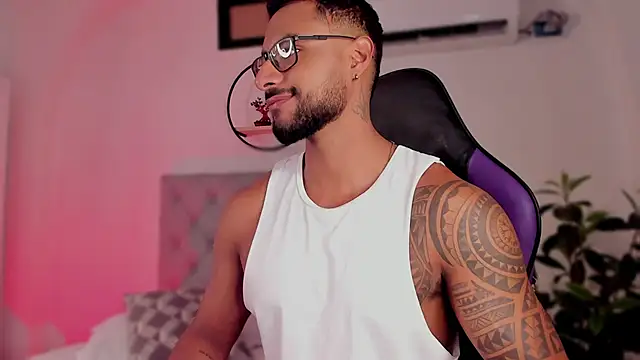 LiamGarcia1 online show from January 2025 12:30:02 PM