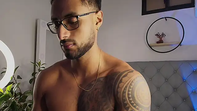 LiamGarcia1 online show from January 2025 06:27:01 PM