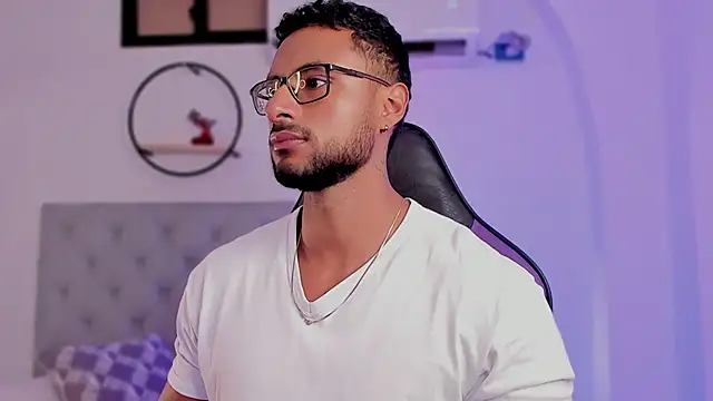 LiamGarcia1 online show from February 2025 12:33:01 PM