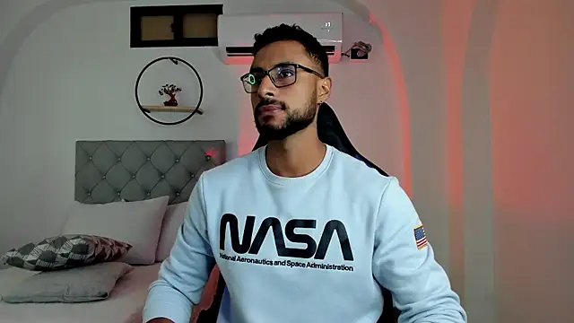 LiamGarcia1 online show from February 2025 12:43:02 PM