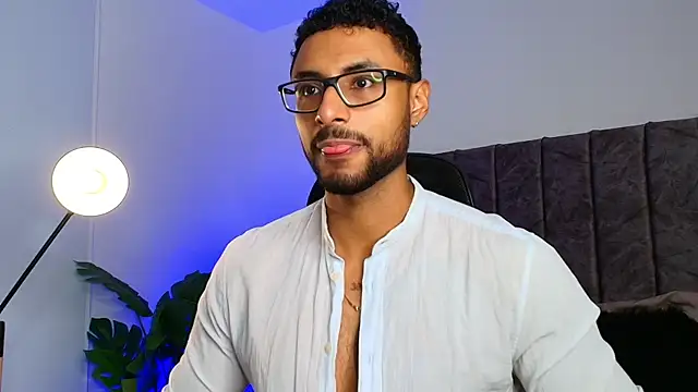 LiamGarcia1 online show from October 2025 01:01:01 PM