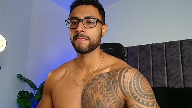 LiamGarcia1 online show from October 2025 01:11:02 PM