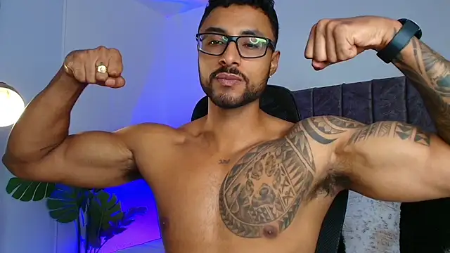 LiamGarcia1 online show from November 2025 02:39:02 PM