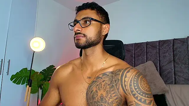 LiamGarcia1 online show from November 2025 02:39:01 PM