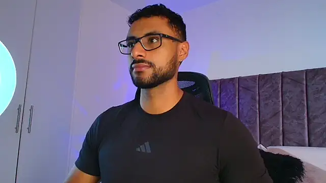 LiamGarcia1 online show from November 2025 02:53:02 PM