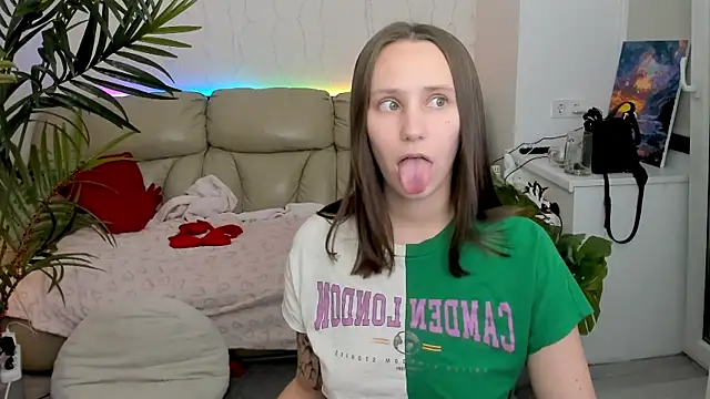 HotCaramellsTV online show from March 2025 03:59:01 PM