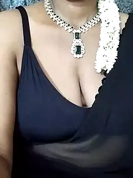 sophia600 online show from December 2024 05:25:01 PM