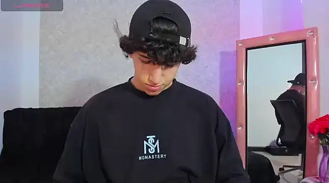 Kerverr  online show from December 2024 10:34:02 PM