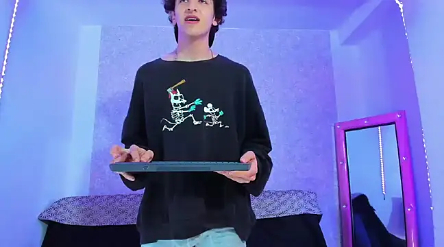 Kerverr  online show from March 2025 03:20:01 AM