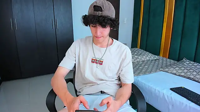 Kerverr  online show from September 2025 05:35:01 PM