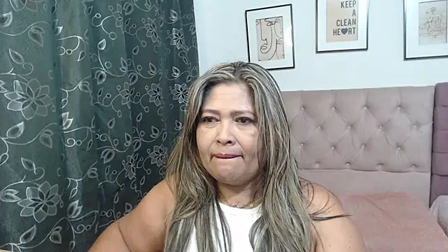 Snapshot of CANDYSWEET51 chatting on November 2025 11:20:01 AM CANDYSWEET51 online show from November 2025 11:20:01 AM