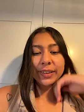 Im sophia1 online show from November 2025 04:33:01 PM