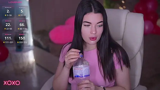 YourLolaBunny online show from February 2026 08:00:02 AM