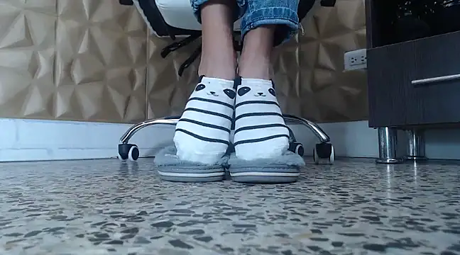 AmiraDulcee online show from December 2024 04:57:01 PM