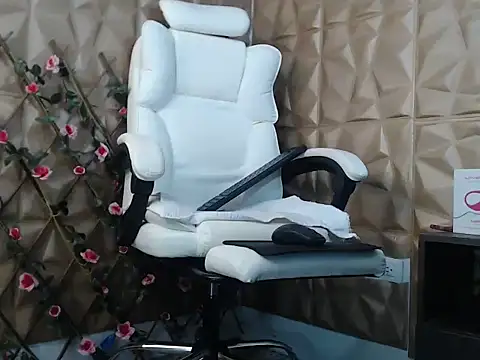 AmiraDulcee online show from December 2024 01:39:02 PM