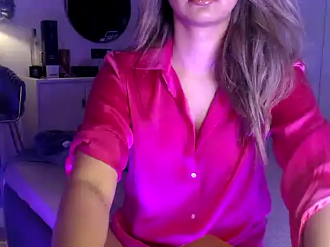 Snapshot of trippy_tina chatting on June 2026 05:59:02 PM trippy tina online show from June 2026 05:59:02 PM
