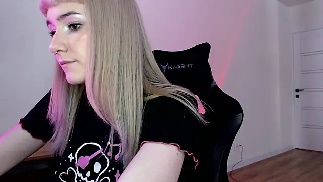 Princess Shy    online show from February 2025 01:13:02 PM