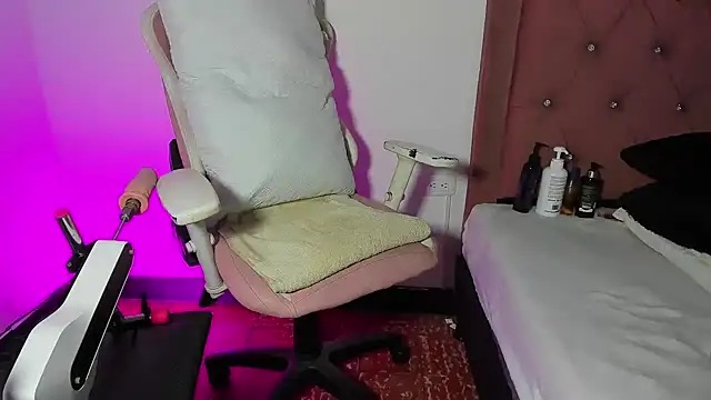 kyliestteel online show from February 2025 02:40:02 AM