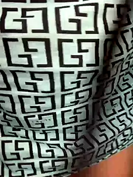 Laura Millf online show from November 2025 12:37:02 PM