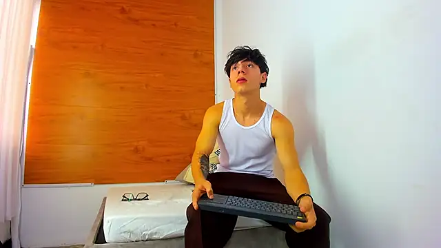 EVAN XOX online show from December 2024 09:45:01 PM